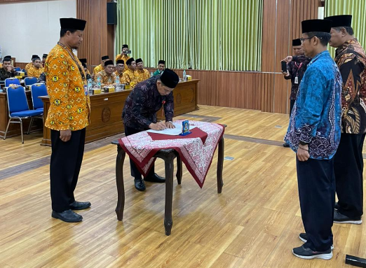 penandatanganan_surat_keputusan.png